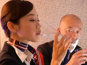 【Cuckold】 I was just chilling with her... Her handjob made my dick crazy.