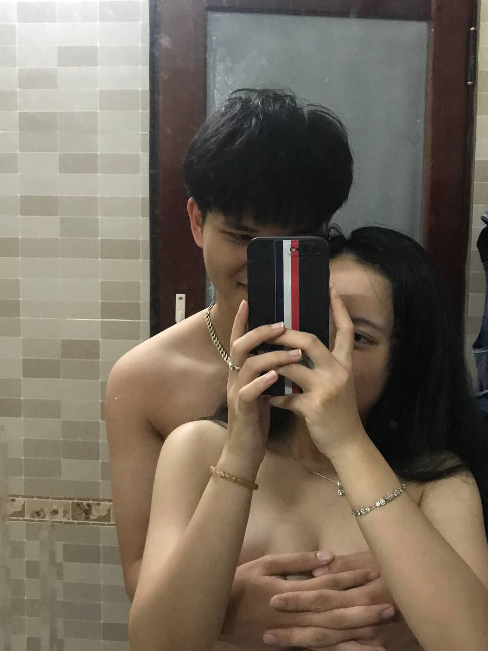 Em thư ký xinh đẹp bú buồi cực điệu nghệ